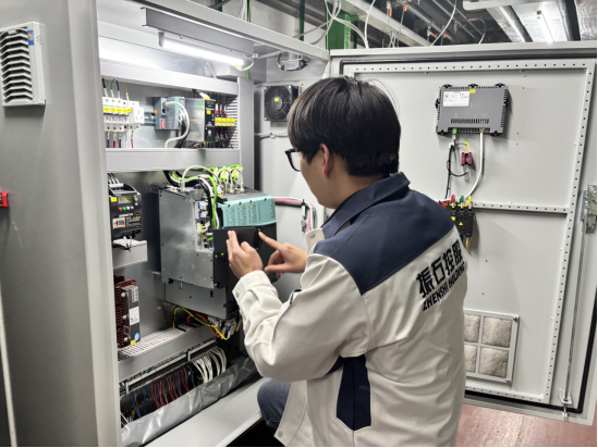 玻纤拉丝工段自动卸筒机系统(图2)